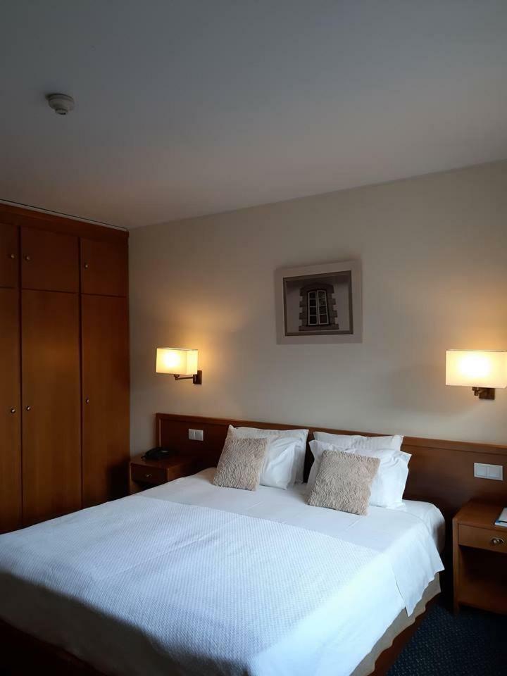 Hotel Dos Loios サンタ・マリア・ダ・フェイラ エクステリア 写真